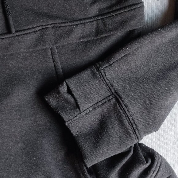 Under Armour active wear hoodie men's size M grey 1/2 zip, kangaroo pocket - Picture 7 of 11